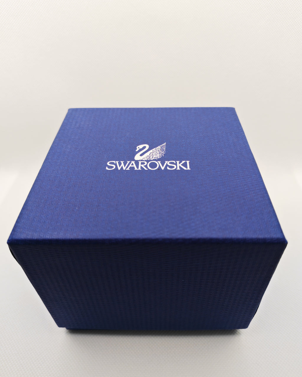 ساعة سواروفسكي نسائية من الفولاذ المقاوم للصدأ باللون الذهبي