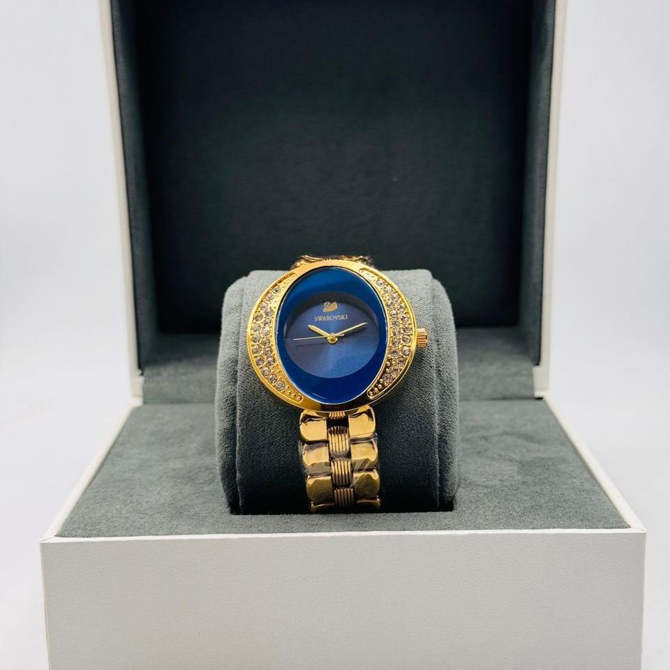 ساعة سواروفسكي الفاخرة باللون الذهبي مرصعة بكريستال بمينا الزرقاء